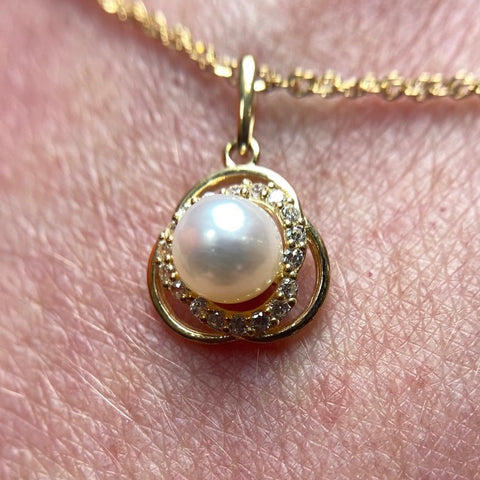 9CT FRESHWATER PEARL & CUBIC ZIRCONIA PENDANT