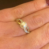 9CT GOLD FRESHWATER PEARL & DIAMOND CROSSOVER RING