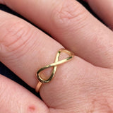 9CT GOLD INFINITY RING