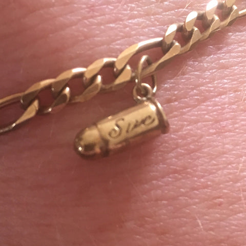 PRELOVED 9CT GOLD FIGARO BRACELET WITH BULLET CHARM ENGRAVED 'SUE'